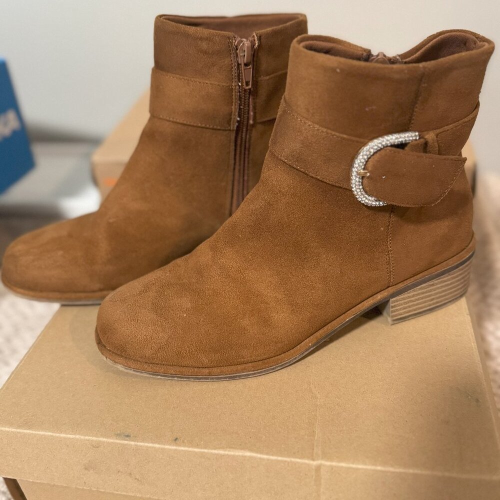 Steve Madden Girl's Buckled Ankle Boot, NIB, Size 5 Big Kids